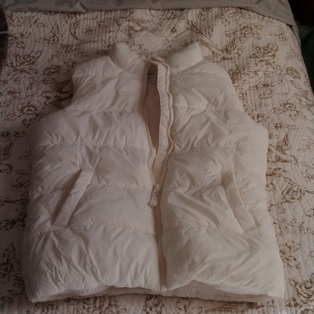 Old navy white puffer puffy vest fur lined